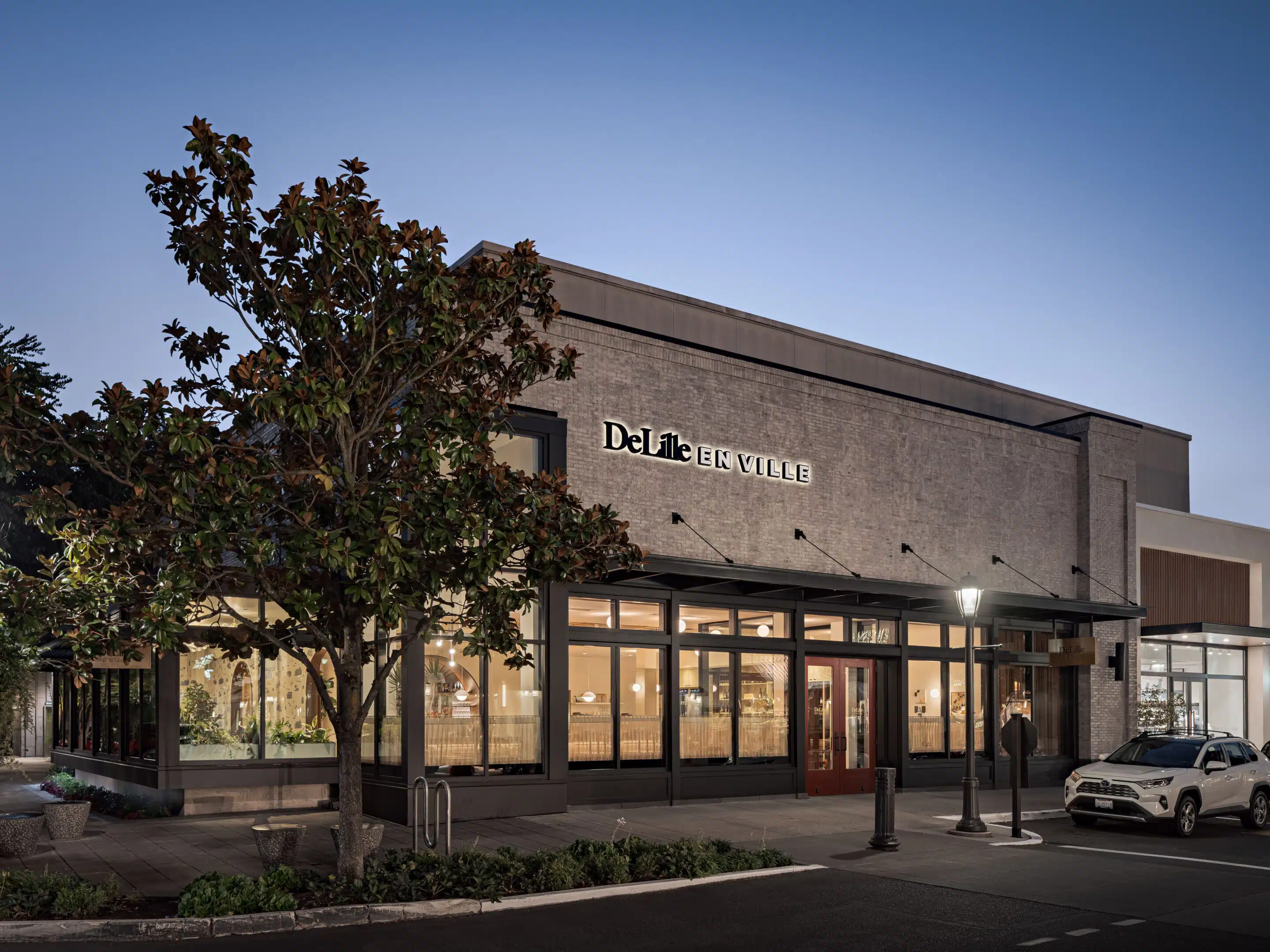 Wilcox Construction DeLille en Ville Restaurants Seattle University Village 8 Block 41 is one of our award winning construction projects in Seattle.